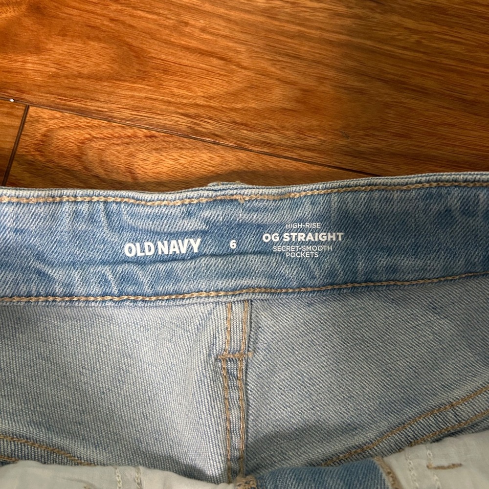 Old Navy Womens OG Straight High Rise Distressed Denim Shorts Size 6 - Picture 4 of 10